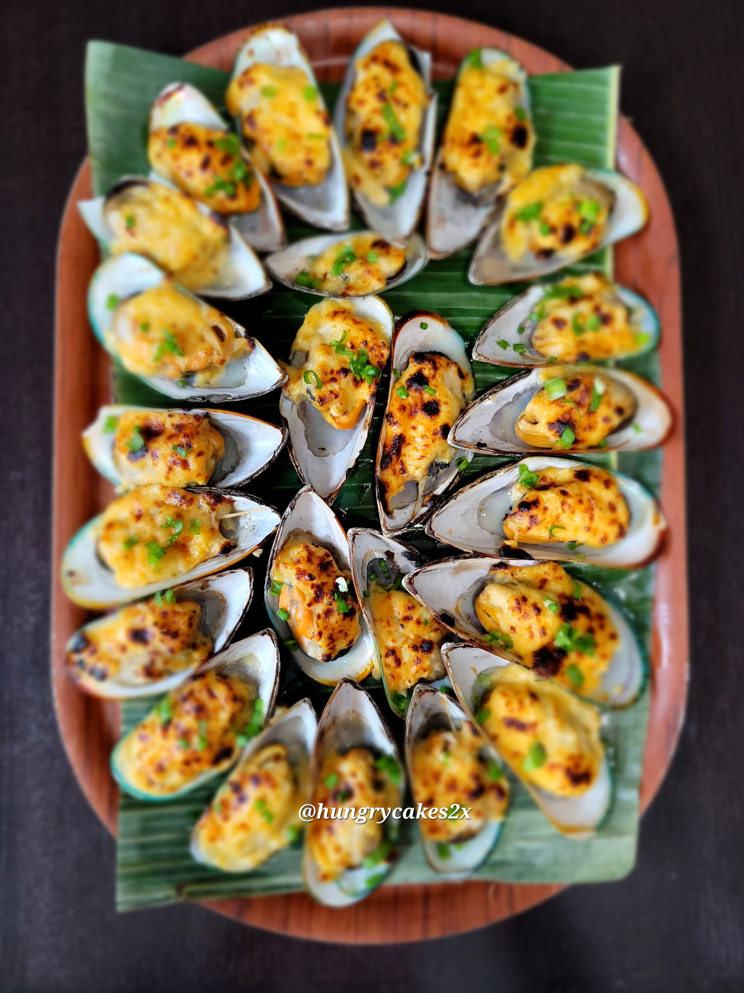 BAKED CHEESY MUSSELS