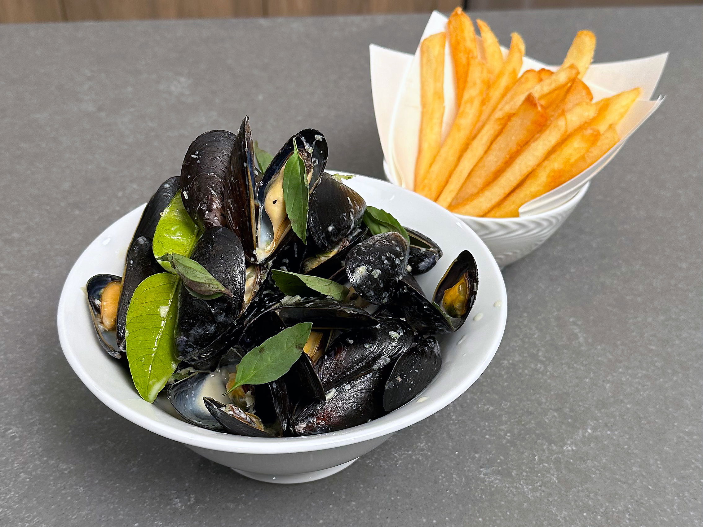 Thai Green Curry Mussels & Fries