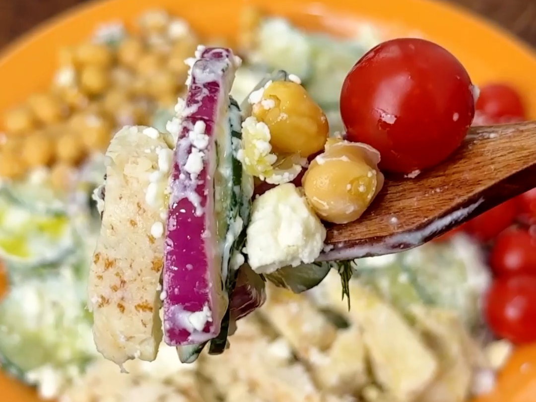 Tzatziki Greek Cucumber Salad with Chicken, Tomatoes & Garbanzo Beans 