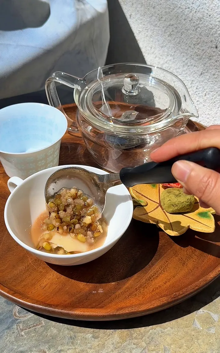 Mung Bean and Lily Bulb Sweet Soup