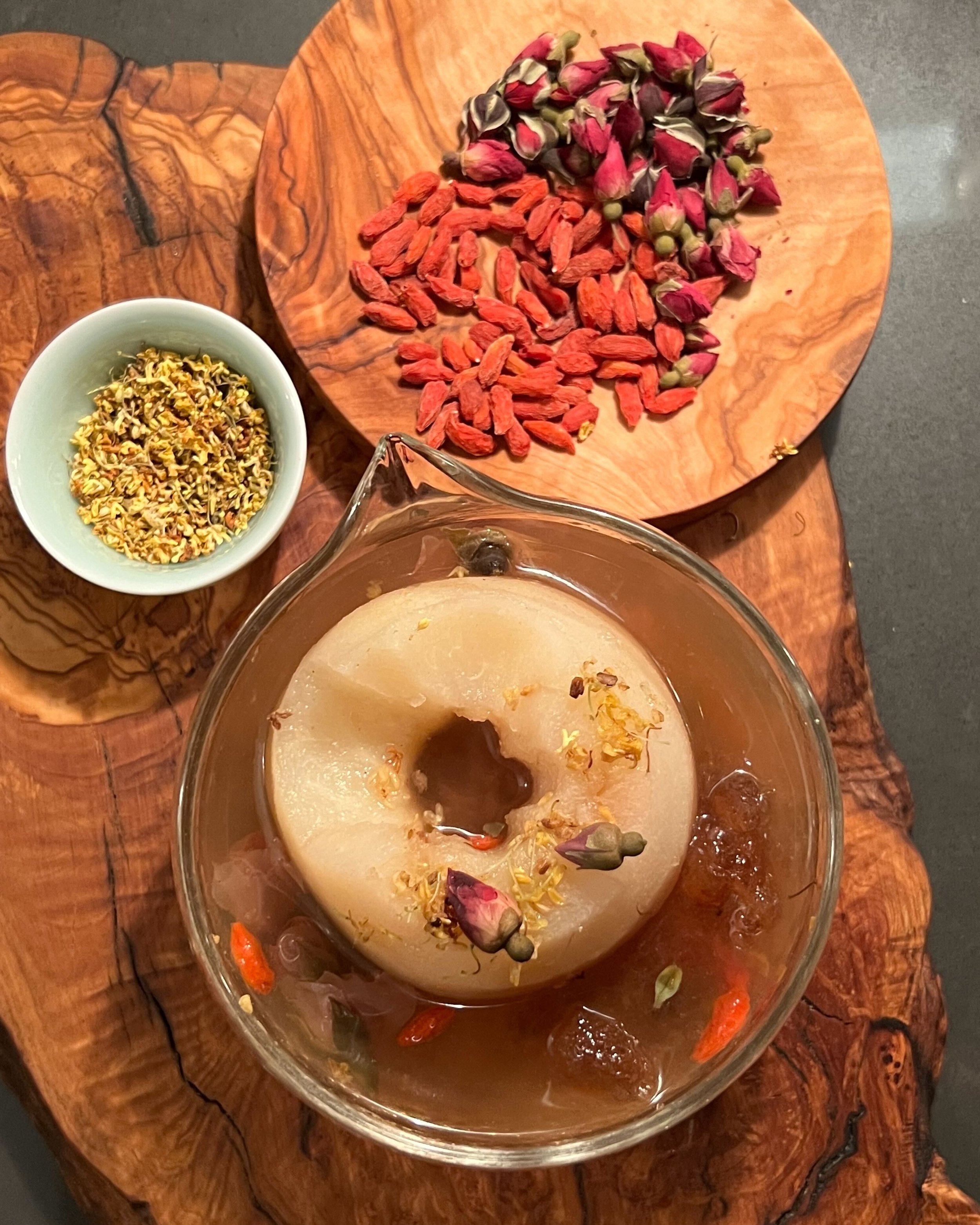 Chinese Medicinal Skin Clearing Pear Dessert Soup