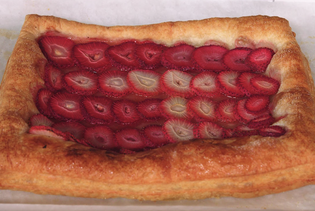 The Easiest Strawberry Tart (3 Ingredients)