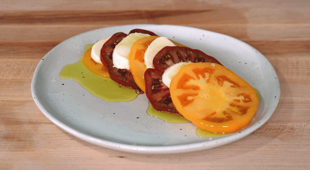 The Easiest Caprese Salad (3 Ingredients)