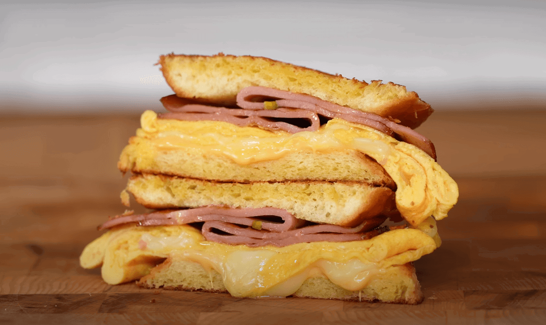 Cheap & Easy Breakfast Sandwich