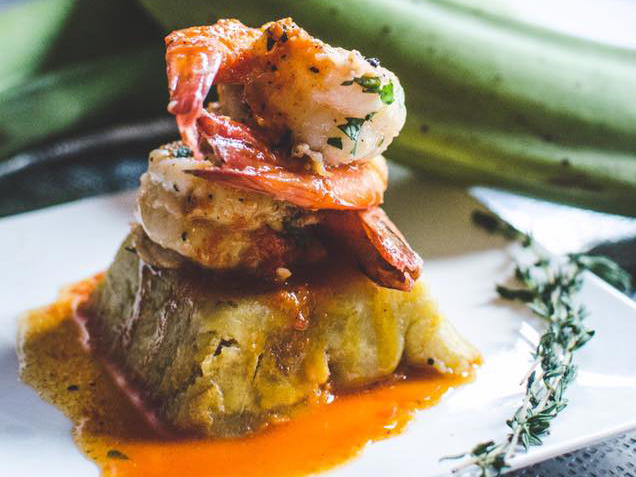 Mofongo con Camarones a la Criolla