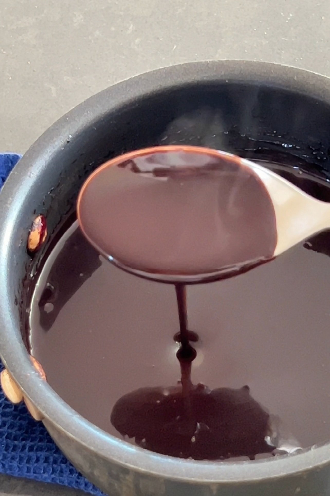 How to Make a Healthier Chocolate Sauce