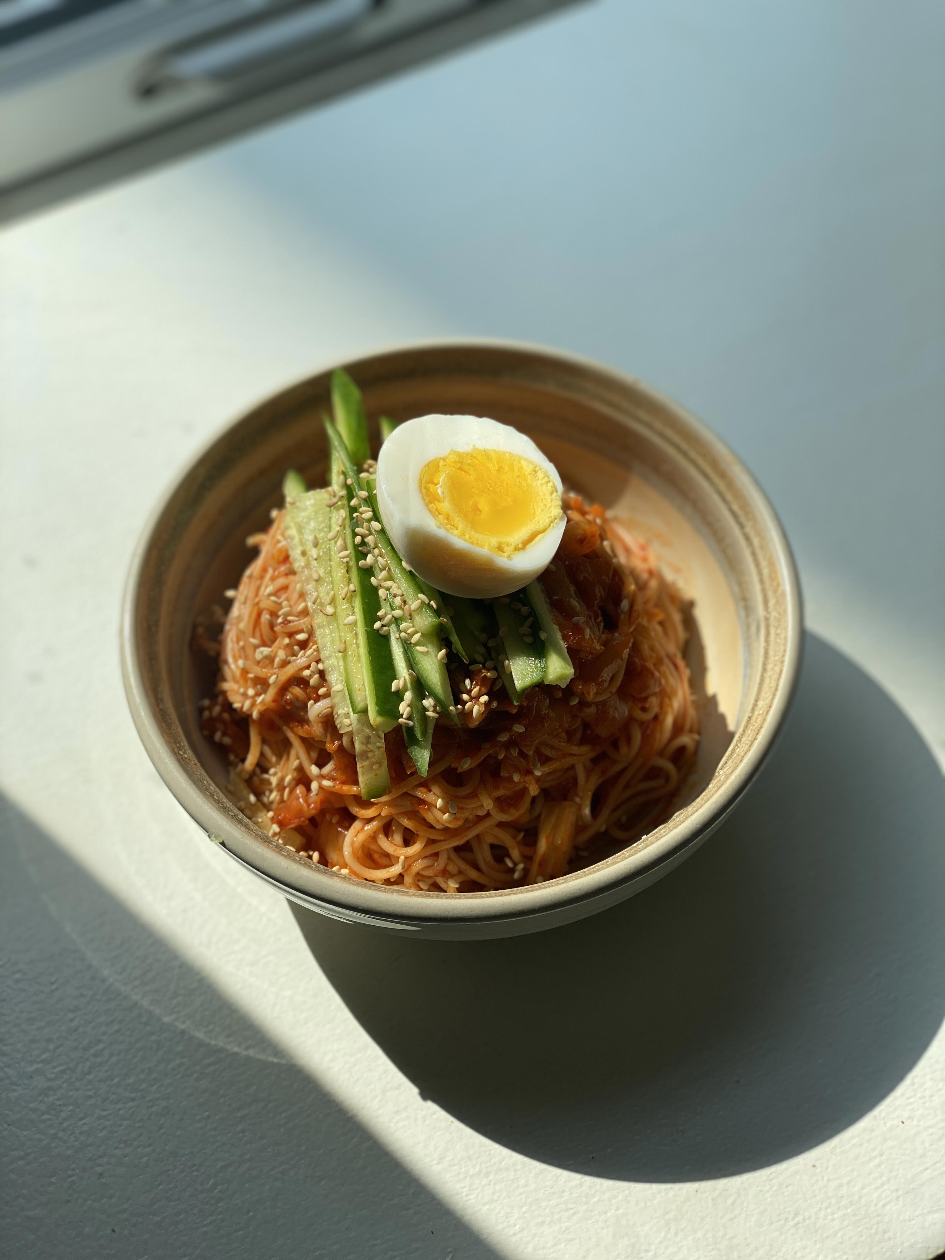 Bibimguksu (Korean Spicy Cold Noodles) 비빔국수